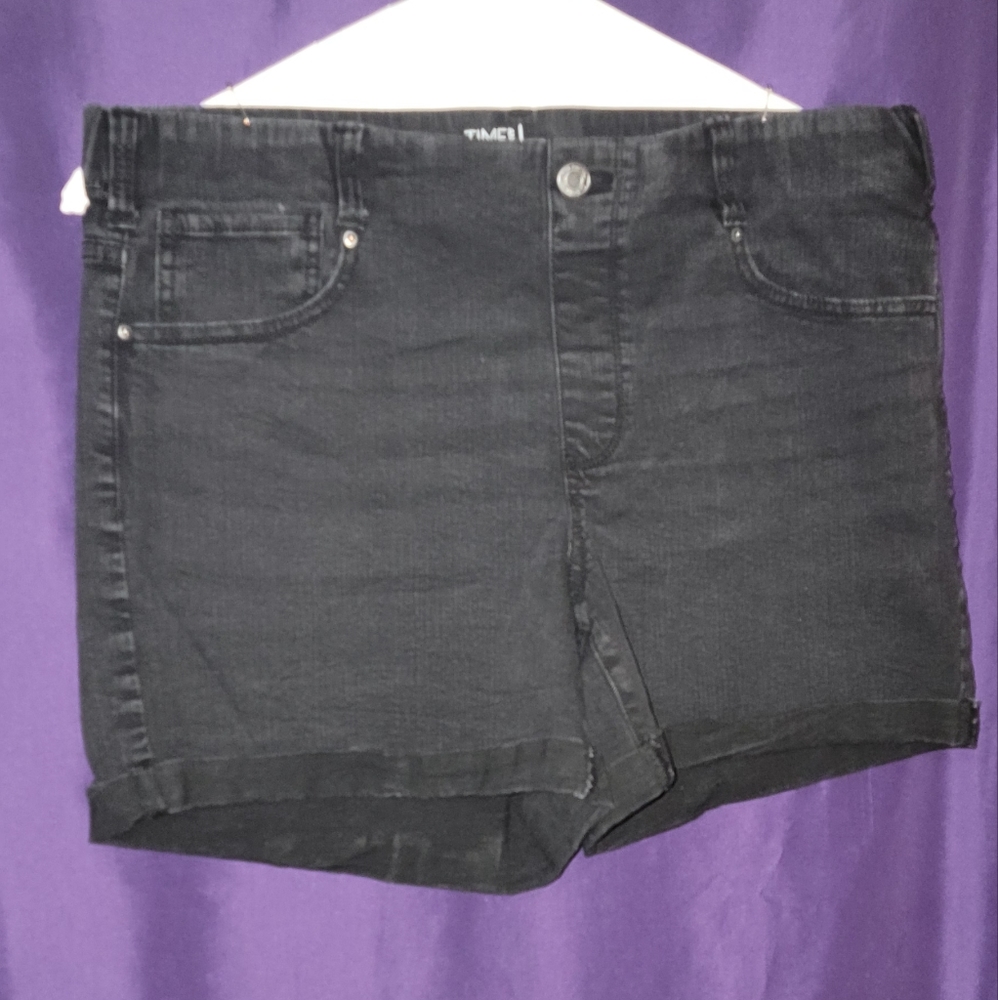 Time & Tru Jean shorts